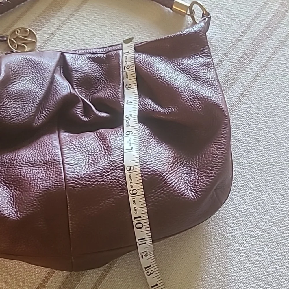 Johnston & Murphy leather shoulder bag. Pebbled leather in EUC. (#1028)